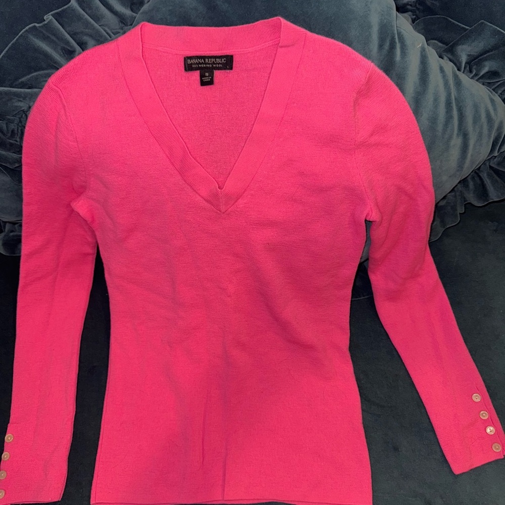 Banana Republic Pink Fitted V-Neck Sweater with Buttons